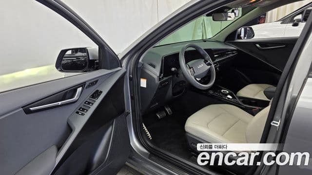 Kia Niro 2022 — Фото 8/20