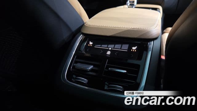 Volvo XC90 2023 — Фото 19/20