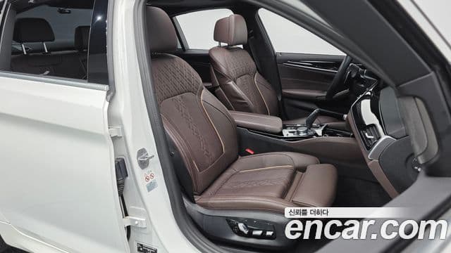 BMW 5 Series 2023 — ფოტო 12/20