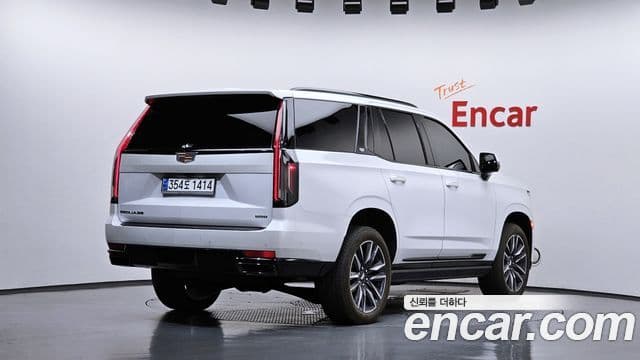 Cadillac Escalade 2023 — ფოტო 2/20