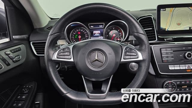 Mercedes-Benz GLE-Class 2018 — ფოტო 15/20