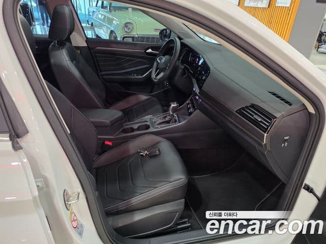 Volkswagen Jetta 2022 — ფოტო 12/19