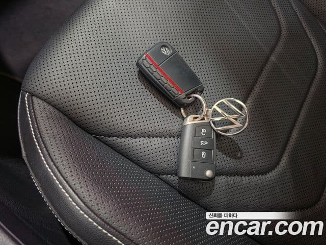 Volkswagen Jetta 2022 — ფოტო 18/19