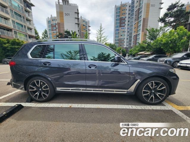 BMW X7 2021 — Photo 13/20