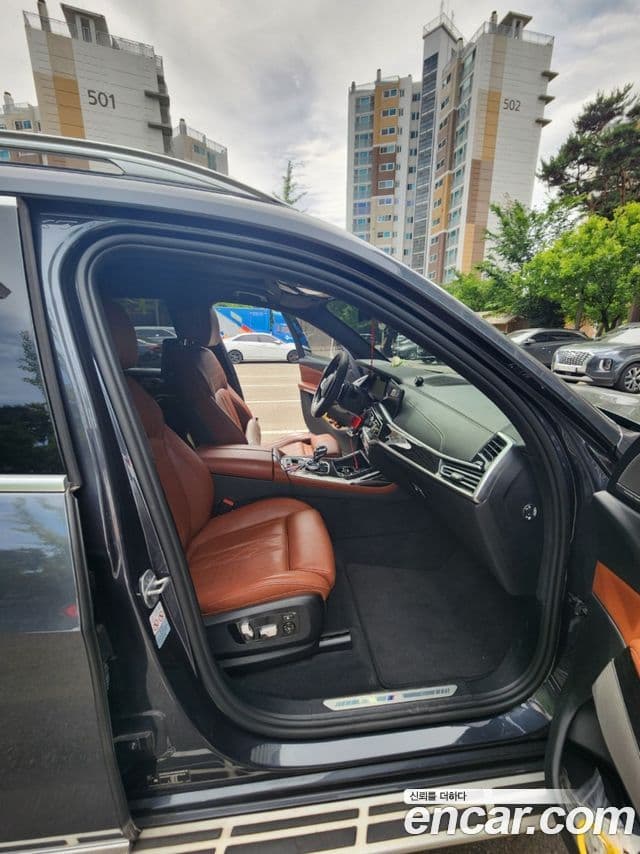 BMW X7 2021 — Photo 15/20