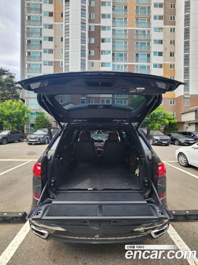BMW X7 2021 — Photo 11/20