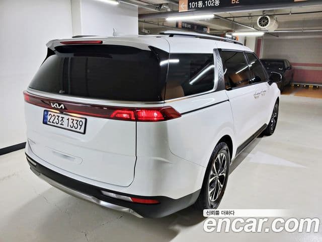 Kia Carnival 2022 — ფოტო 4/20
