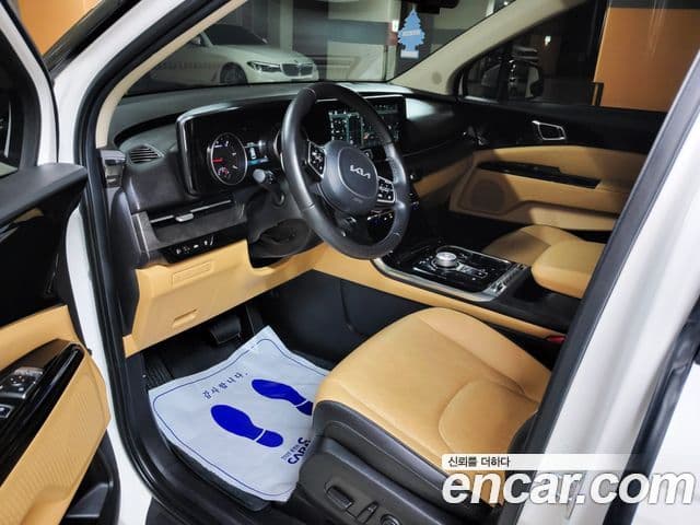 Kia Carnival 2022 — ფოტო 6/20
