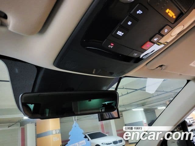 Kia Carnival 2022 — ფოტო 19/20