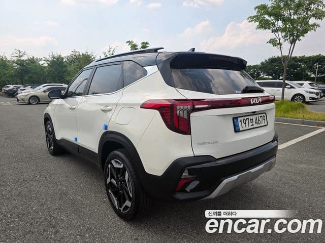 Kia Seltos 2022 — ფოტო 18/20