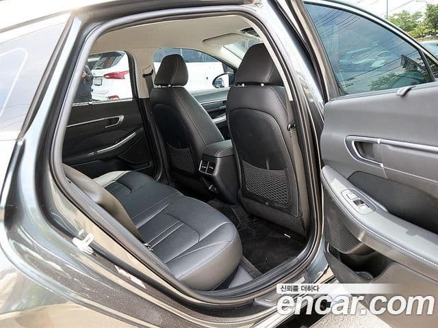 Hyundai Sonata 2022 — ფოტო 13/20