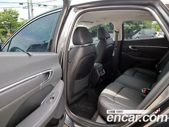 Hyundai Sonata 2022 — ფოტო 6/20