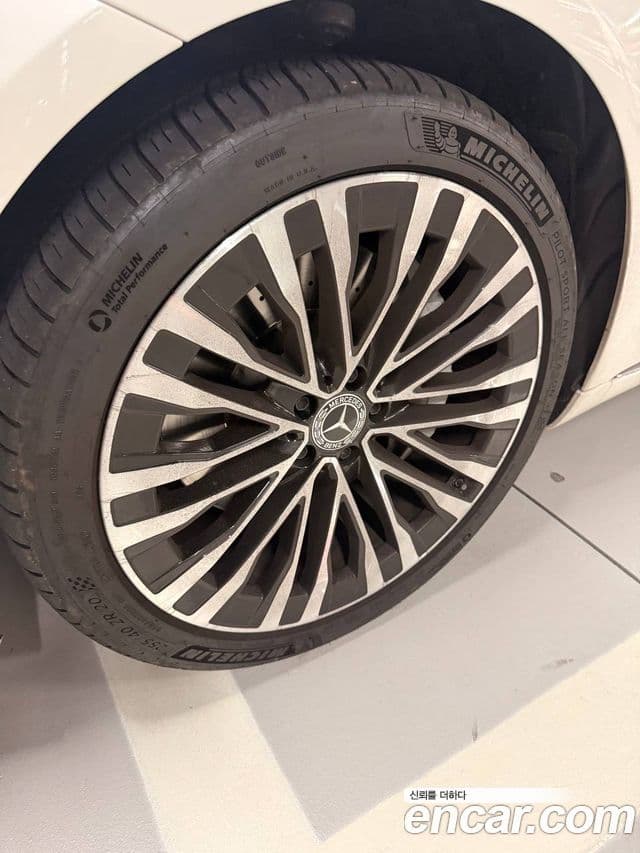 Mercedes-Benz S-Class 2023 — Photo 9/13