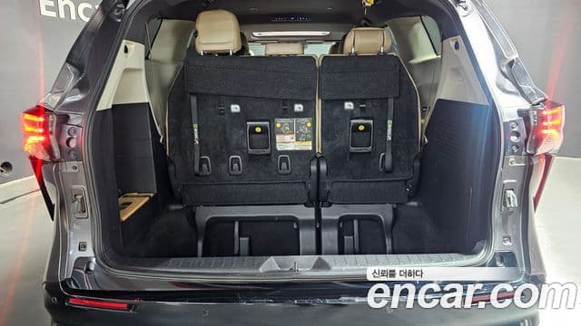 Toyota Sienna 2023 — ფოტო 19/20