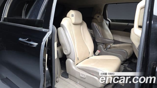 Kia Carnival 2020 — Фото 12/20
