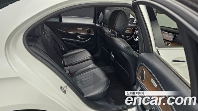 Mercedes-Benz E-Class 2019 — Şəkil 11/20