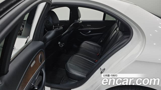 Mercedes-Benz E-Class 2019 — Şəkil 12/20