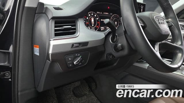 Audi Q7 2019 — Şəkil 13/20