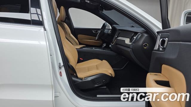 Volvo XC60 2020 — ფოტო 11/20