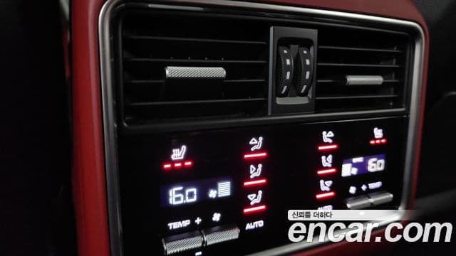 Porsche Cayenne 2020 — Photo 15/20