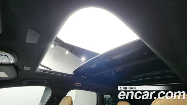 Volvo XC60 2021 — ფოტო 16/20