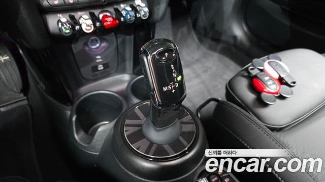 Mini Cooper 2023 — ფოტო 8/20