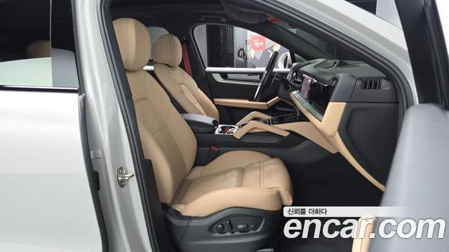 Porsche Cayenne 2025 — ფოტო 12/20