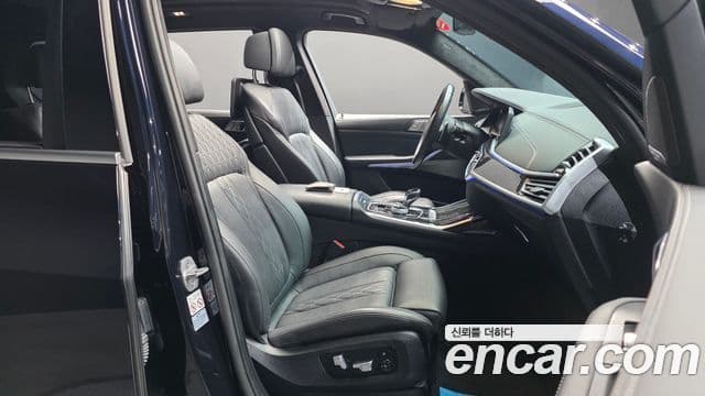 BMW X7 2021 — Photo 15/33