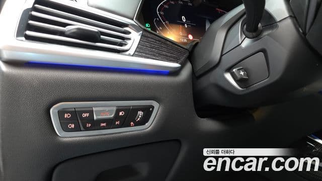 BMW X7 2021 — Photo 22/33