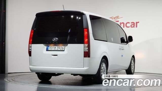 Hyundai Staria 2022 — ფოტო 2/20