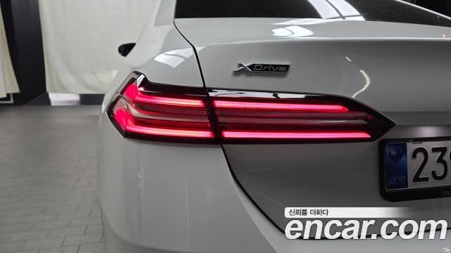 BMW 5 Series 2025 — Photo 10/23