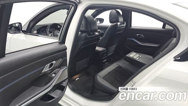 BMW 3 Series 2021 — фото 10 из 20