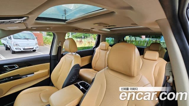 Kia Carnival 2023 — Şəkil 19/20