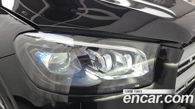 Mercedes-Benz GLS-Class 2022 — Photo 32/34
