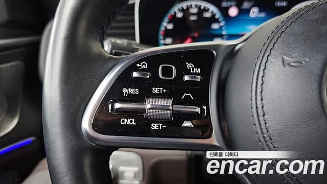 Mercedes-Benz GLS-Class 2022 — Photo 31/34