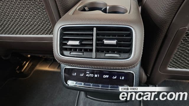 Mercedes-Benz GLS-Class 2022 — Photo 11/34