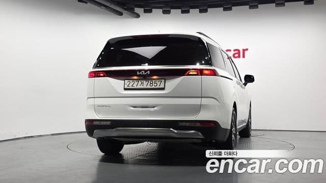 Kia Carnival 2022 — ფოტო 4/20