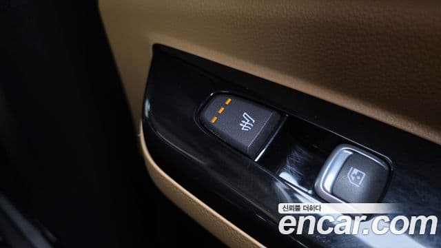Kia Carnival 2022 — ფოტო 18/20