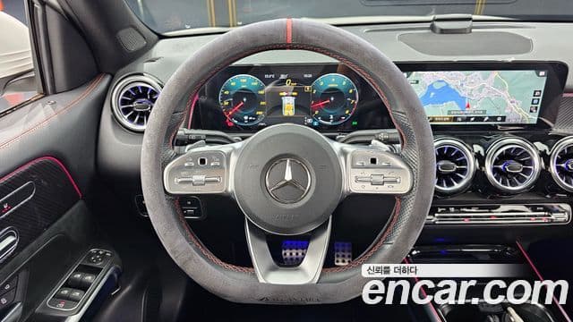 Mercedes-Benz GLB-Class 2021 — ფოტო 13/20