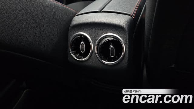 Mercedes-Benz GLB-Class 2021 — ფოტო 18/20