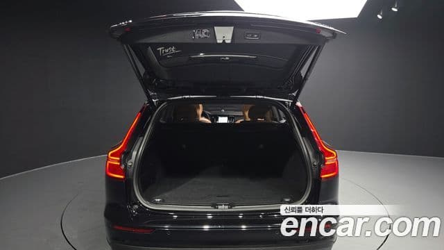 Volvo V60 Cross Country 2023 — Photo 1/20