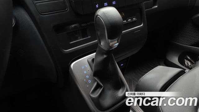 Hyundai Staria 2023 — ფოტო 9/20