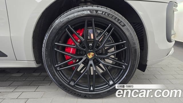 Porsche Macan 2024 — Photo 29/32