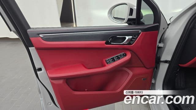 Porsche Macan 2024 — Photo 28/32