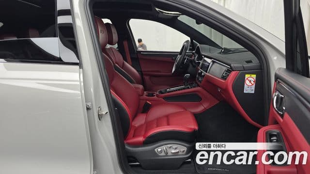 Porsche Macan 2024 — Photo 18/32