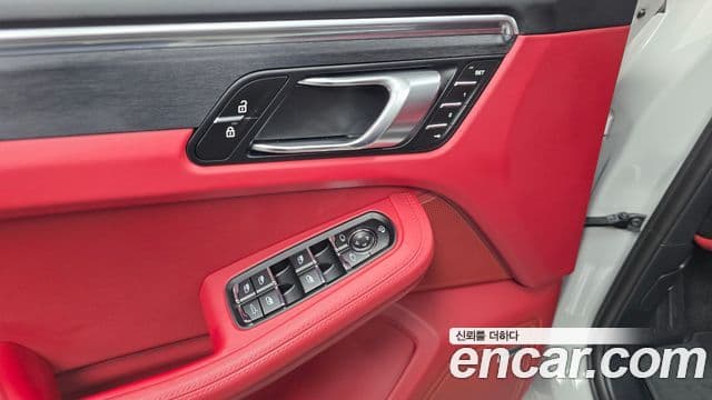 Porsche Macan 2024 — Photo 25/32