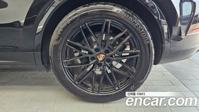 Porsche Cayenne 2025 — Photo 8/31