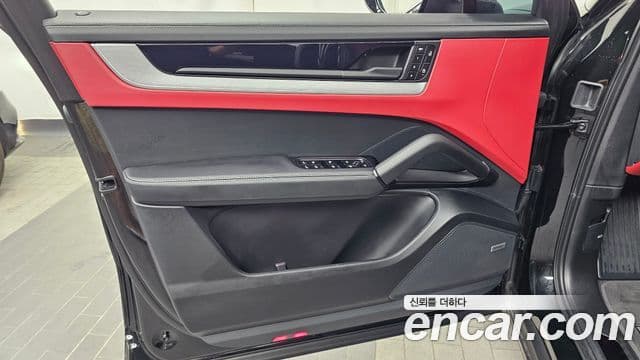 Porsche Cayenne 2025 — Photo 22/31