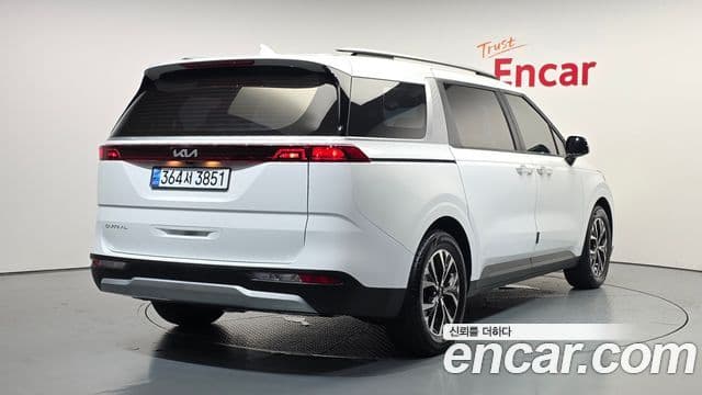 Kia Carnival 2023 — ფოტო 2/20