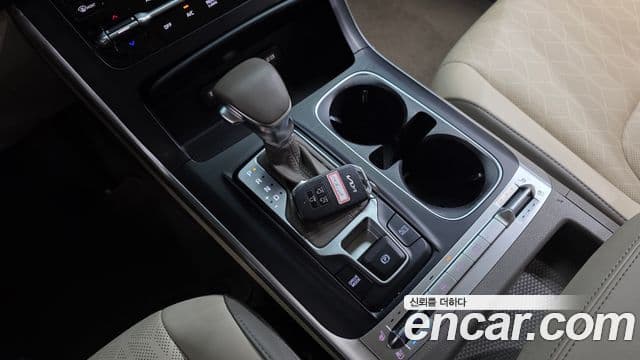 Kia Carnival 2023 — фото 9 из 20